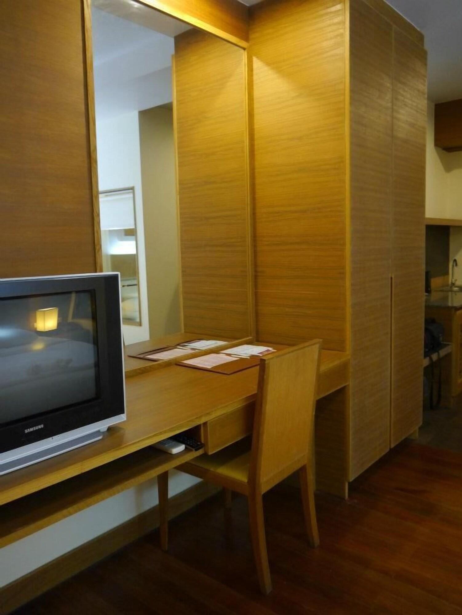 Baan Saikao Plaza Hotel & Service Apartment Koh Chang Exterior photo