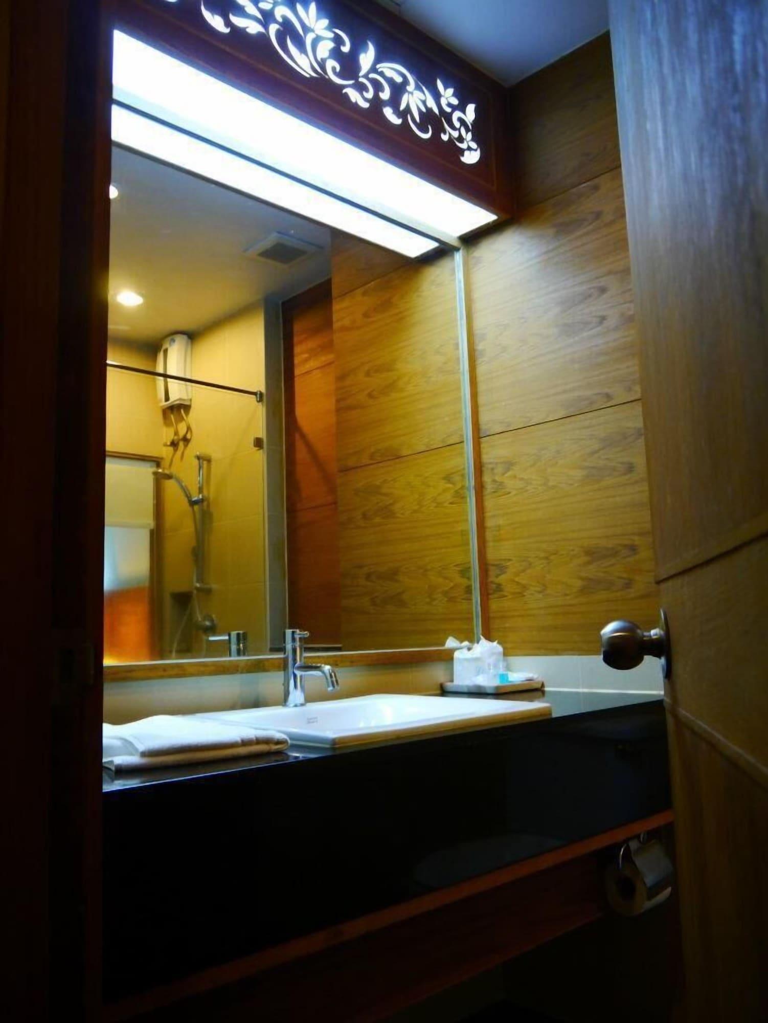 Baan Saikao Plaza Hotel & Service Apartment Koh Chang Exterior photo