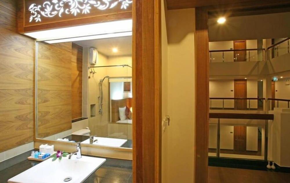Baan Saikao Plaza Hotel & Service Apartment Koh Chang Exterior photo